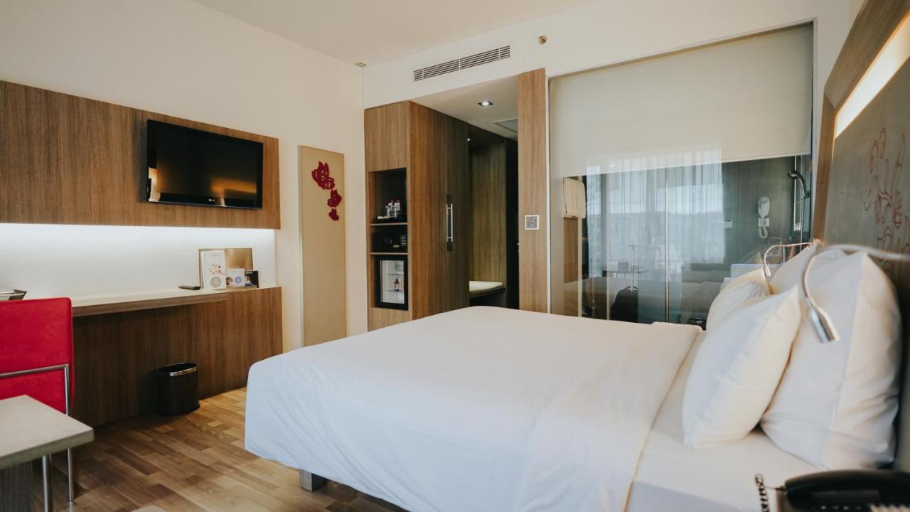 Novotel Banjarmasin Airport Banjarbaru Экстерьер фото